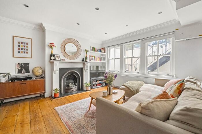 2 Bedroom Flat For Sale In Tollington Way, Holloway, N7