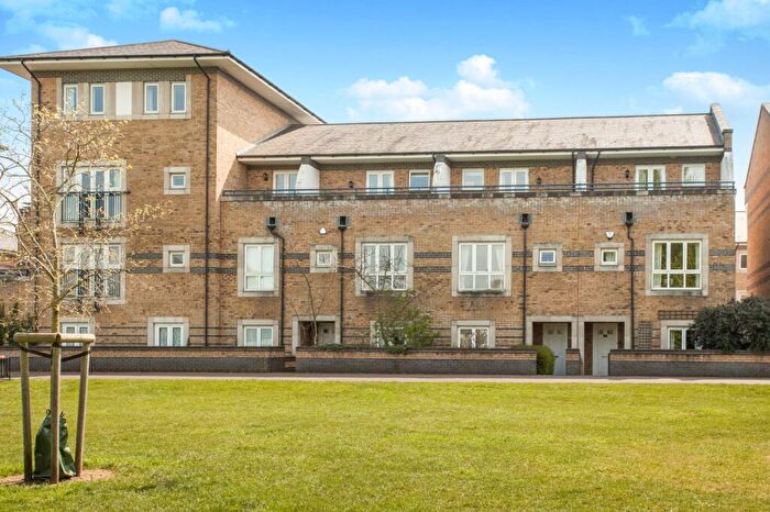 3 Bedroom Terraced House To Rent In Longworth Avenue, Chesterton, Cambridge, CB4