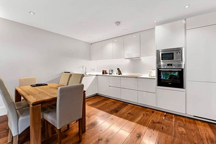 3 Bedroom Flat To Rent In Tavistock Place, Bloomsbury, London, WC1H