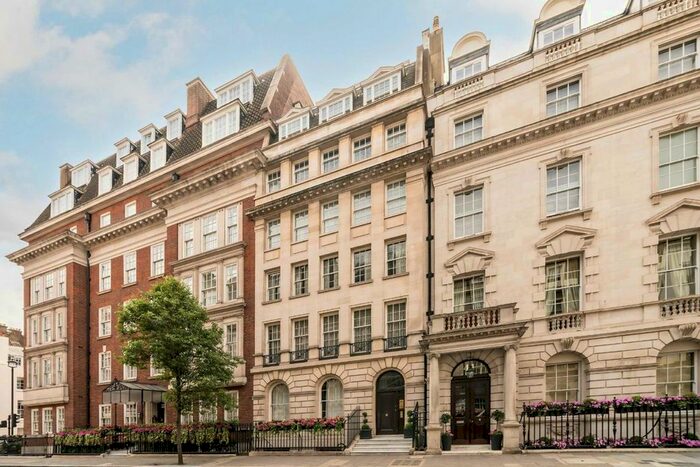 2 Bedroom Flat To Rent In Upper Brook Street, London, W1K