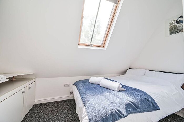 3 Bedroom Property To Rent In The Burroughs, Hendon, London, NW4