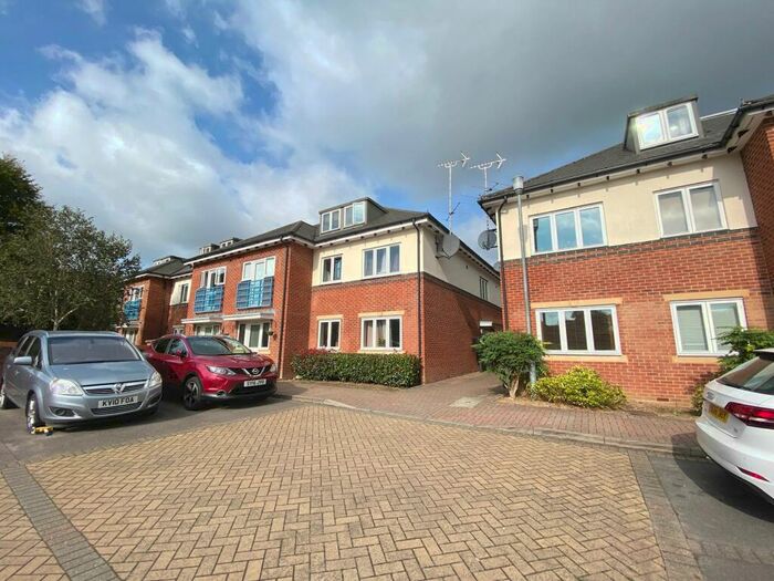 2 Bedroom Flat To Rent In Marshland Square, Emmer Green, RG4