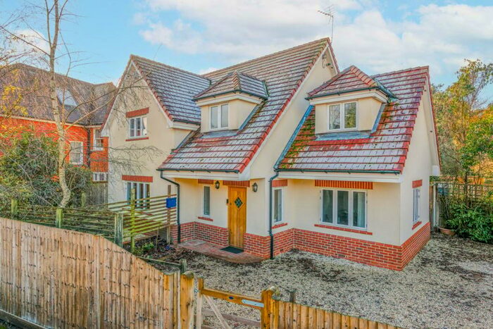 3 Bedroom Detached House To Rent In March Road, Weybridge, KT13