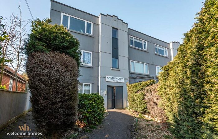 2 Bedroom Flat To Rent In Castle Lane East, Castle Court, BH7