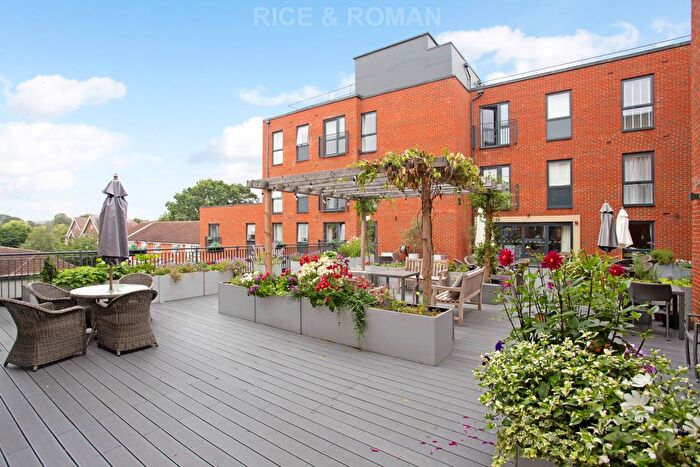 2 Bedroom Flat To Rent In Holly Place, Cobham, KT11