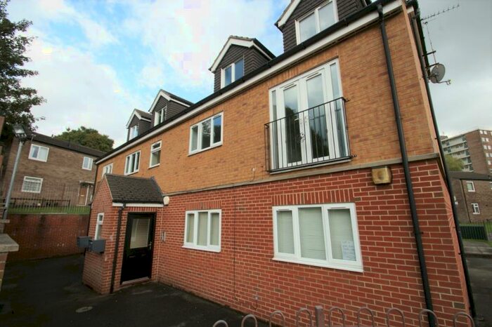 2 Bedroom Apartment To Rent In Iveson Road, Leeds, LS16