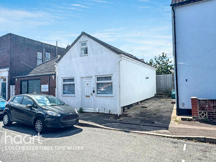 2 Bedroom Detached House For Sale In Granville Road, Colchester, CO1