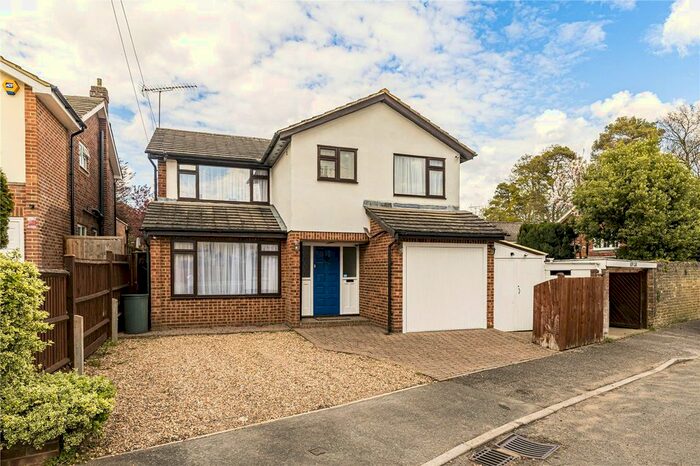 4 Bedroom Detached House To Rent In Vale Court, Weybridge, Surrey, KT13
