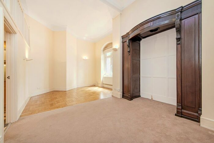 1 Bedroom Flat To Rent In Rosebery Avenue, London, EC1R