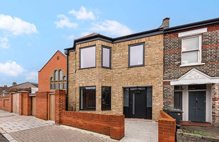 5 Bedroom Property For Sale In Eardley Road, SW16