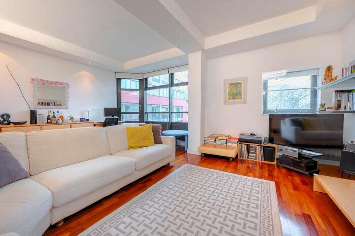 2 Bedroom Flat To Rent In City Road, Islington, EC1Y