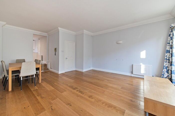 3 Bedroom Flat To Rent In Hills Mews, Florence Road, London, W5