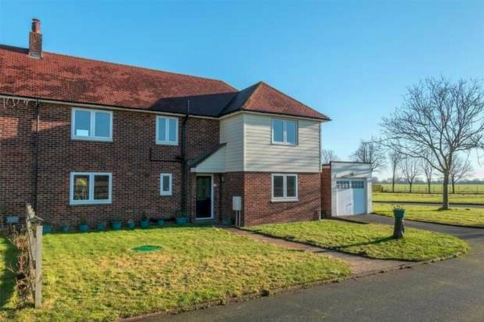 3 Bedroom Semi-Detached House For Sale In 28 Stephenson Close, West Raynham, NR21