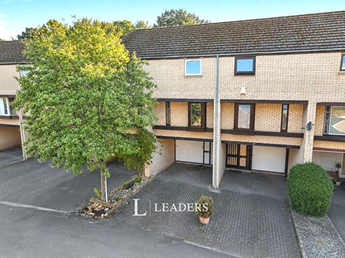 4 Bedroom Terraced House For Sale In North Twelfth Street, Milton Keynes, Buckinghamshire, MK9