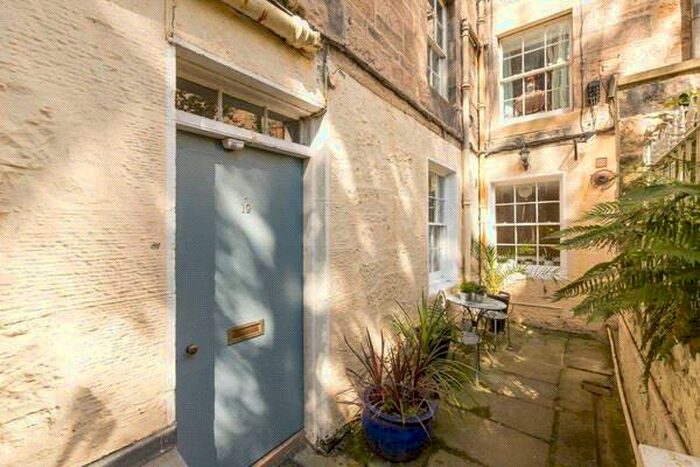 2 Bedroom Flat To Rent In Cumberland St S W Lane, Edinburgh, EH3