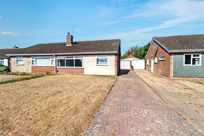 3 Bedroom Semi-Detached Bungalow For Sale In Swan Close, Aylsham, Norwich, NR11