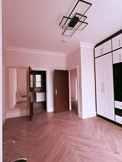 2 Bedroom Flat To Rent In The Mall, London, W5