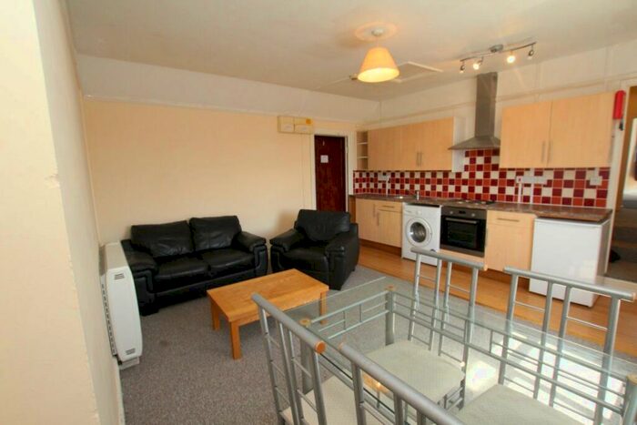 1 Bedroom Flat To Rent In Old Town, Hythe Road, SN1