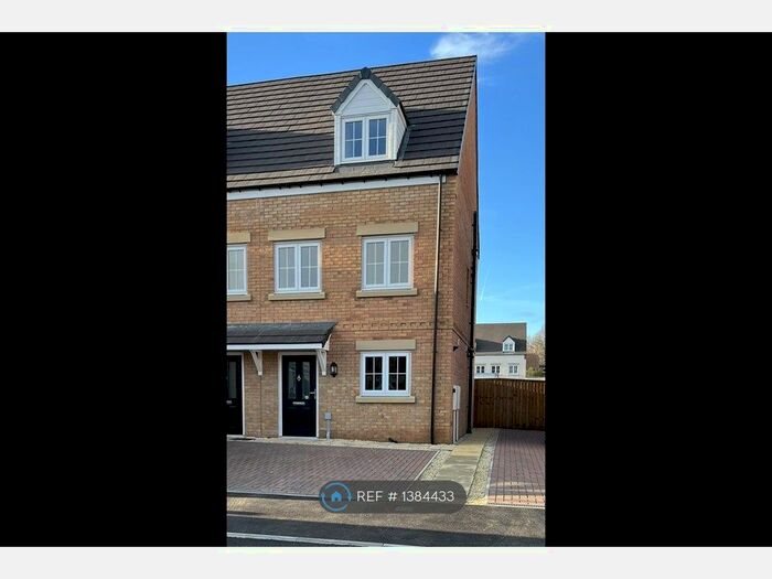 3 Bedroom Semi-Detached House To Rent In Crown Drive, Doncaster, DN4