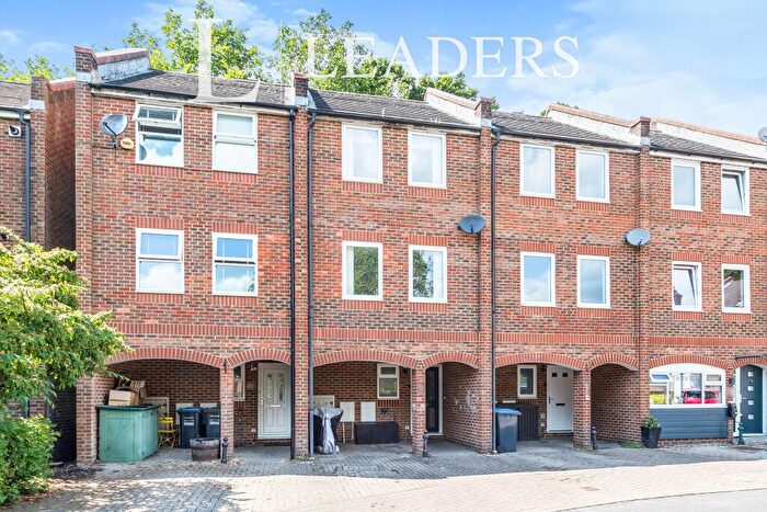 3 Bedroom House To Rent In Manning Close, RH19