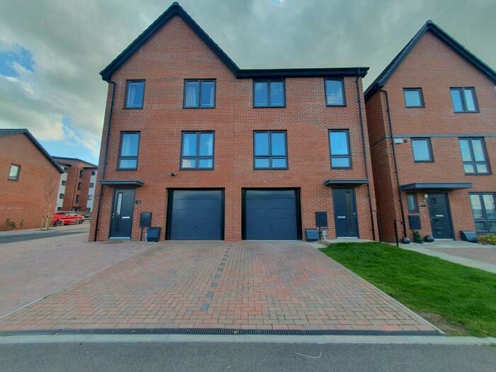 3 Bedroom Semi-Detached House To Rent In Ascot Way, Longbridge, Birmingham, B31