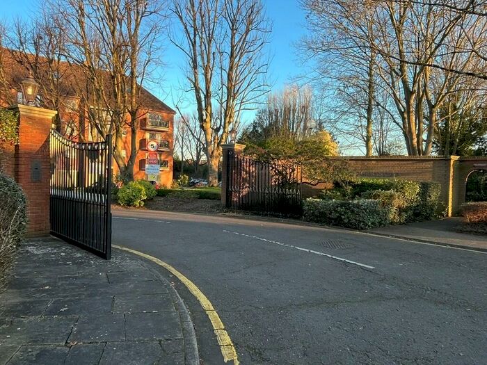 2 Bedroom Apartment To Rent In Winslow Close, Pinner, HA5