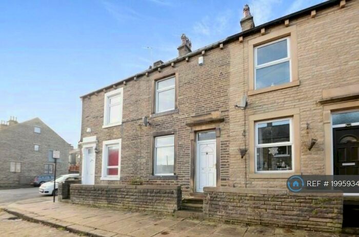 2 Bedroom Terraced House To Rent In Halifax, Halifax, HX3