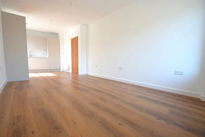 1 Bedroom Flat To Rent In The Causeway, Staines-Upon-Thames, TW18