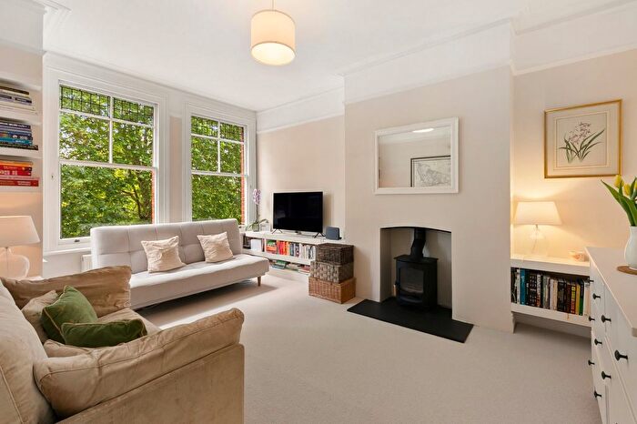 2 Bedroom Flat For Sale In Bishops Mansions, Bishops Park Road, SW6