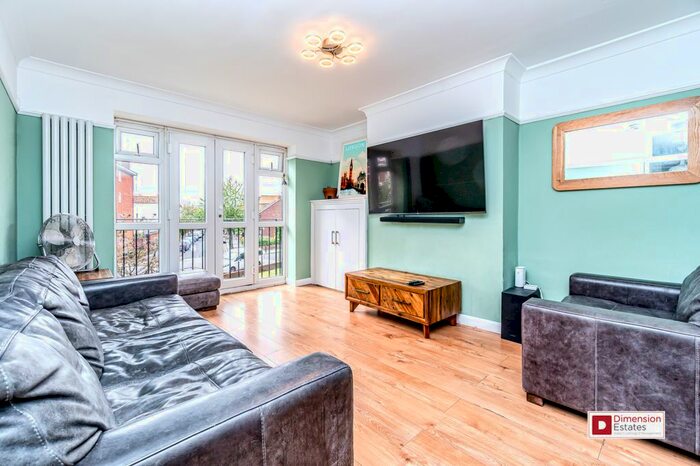 3 Bedroom Flat To Rent In Carysfort Road, Stoke Newington, Hackney, N16