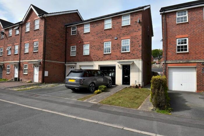 3 Bedroom Property To Rent In Blackthorn Drive, Lindley, Huddersfield, HD3