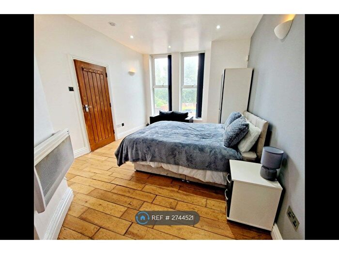 Studio To Rent In Windsor Road, Newton Heath, M40