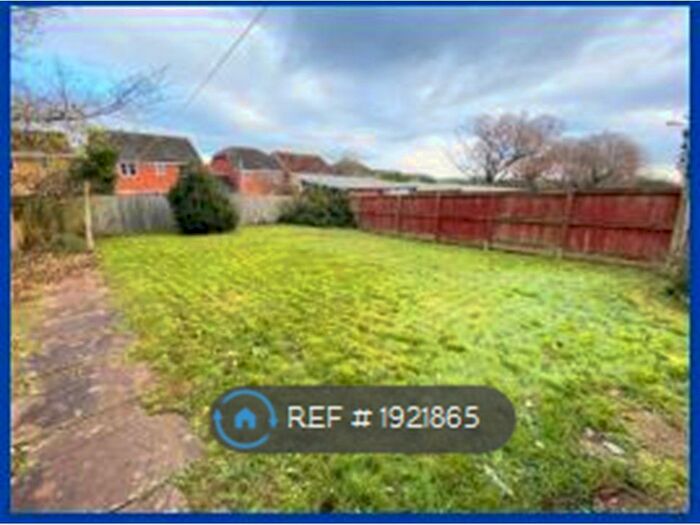 3 Bedroom Flat To Rent In Fouracre Close, Exeter, EX4