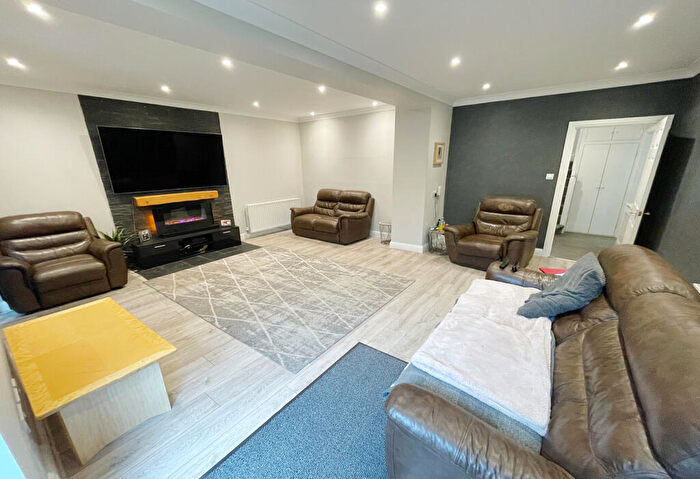 3 Bedroom Detached House For Sale In Ringwood Road, Bournemouth, Dorset, BH11