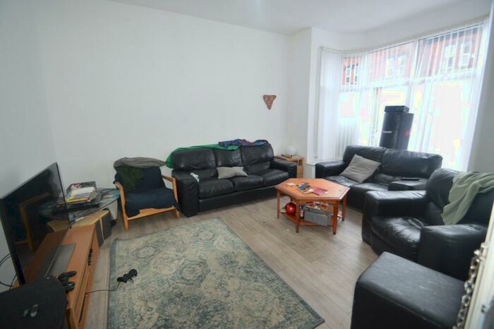 4 Bedroom House To Rent In Brudenell Mount, Leeds, West Yorkshire, LS6