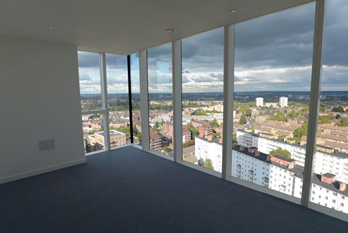 3 Bedroom Apartment To Rent In Skyline Apartments, Devan Grove, Hackney, London, N4