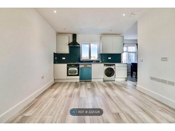 3 Bedroom Flat To Rent In Hardinge Road, London, NW10