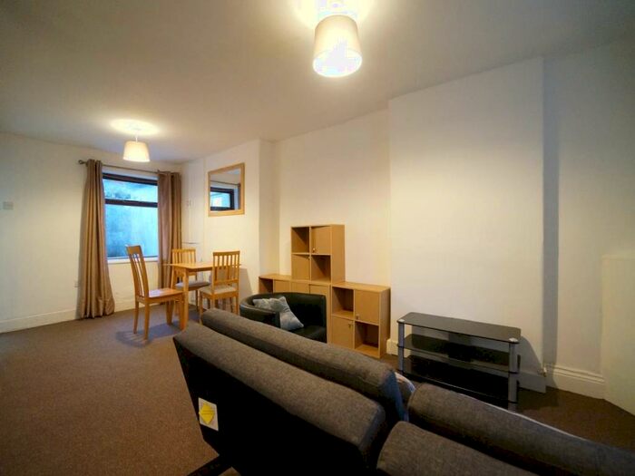 2 Bedroom House To Rent In Caernarfon Road, Bangor, LL57