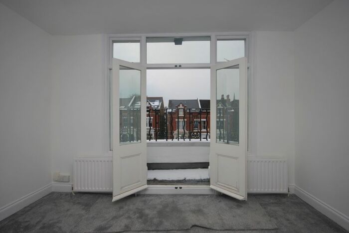 2 Bedroom Flat To Rent In Norwood Road, London, SE24