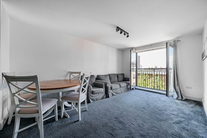 1 Bedroom Flat To Rent In Capulet Square, Wealden House Capulet Square, E3