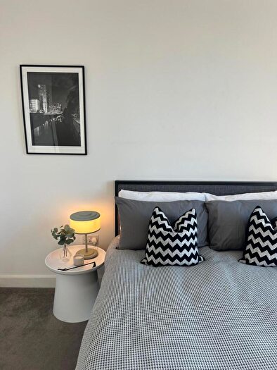 2 Bedroom Flat To Rent In Oxbow, Stephenson House, M5