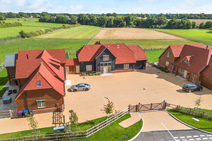 4 Bedroom Link Detached House For Sale In Stunning Bedroom Country Home With . Acre Paddock, AL6