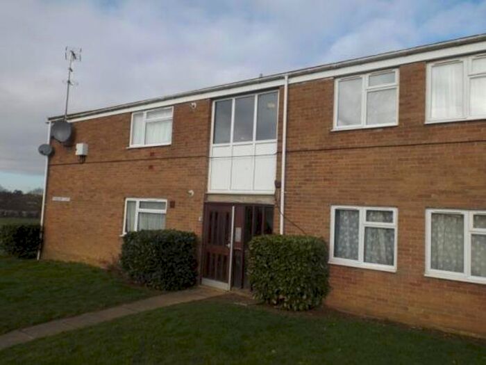 2 Bedroom Flat To Rent In Frobisher Close, Daventry, NN11