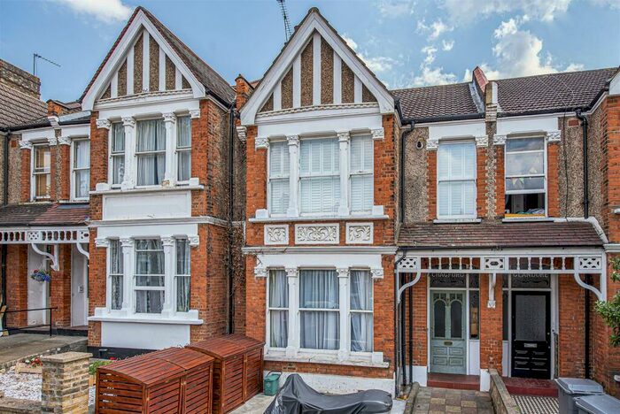 3 Bedroom Flat To Rent In Lushington Road, London, NW10