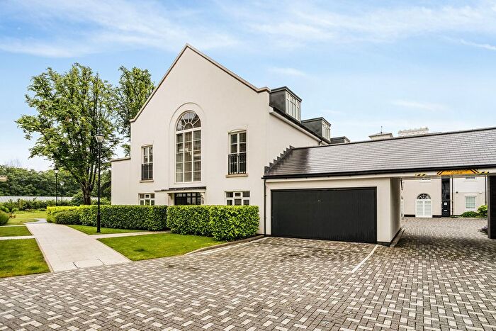 5 Bedroom Semi-Detached House To Rent In Egerton Drive, Isleworth, TW7