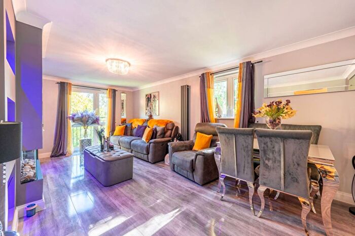 2 Bedroom Flat For Sale In Watford Road, Wembley, HA0