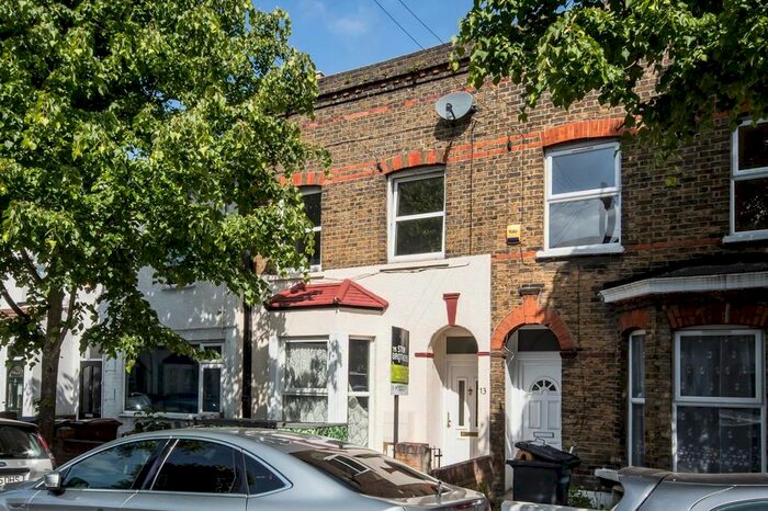 1 Bedroom Flat To Rent In Victoria Road, Walthamstow, E17