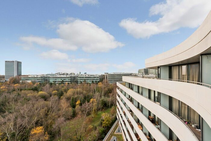 2 Bedroom Flat To Rent In Edmunds House, Chiswick, W4