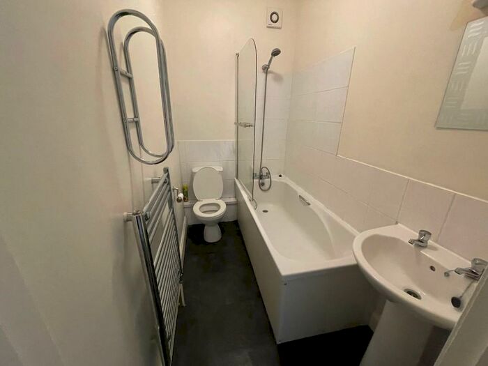 2 Bedroom Flat To Rent In Hawarden Road, Colwyn Bay, Conwy (County Of