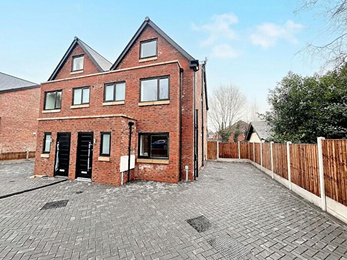 4 Bedroom Semi-Detached House To Rent In Walkden Road, Manchester, M28